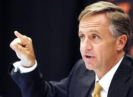 Gov. William Haslam says the Tennessee Promise allows students to cut the cost of their postsecondary education in half if they choose to get a four-year degree after completing community college for free.