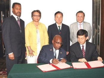 President David Wilson of Morgan State University and Sheng Jianxue, secretary general of the China Education Association for International Exchange, sign a Memorandum of Understanding that established the collaboration.
