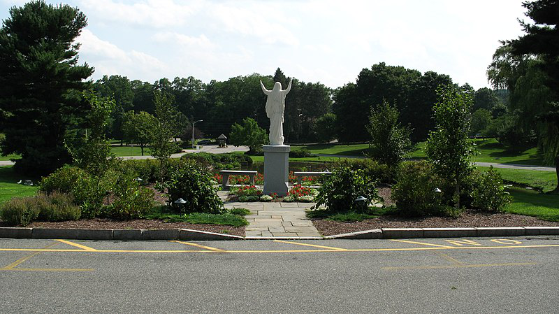 800px-Assumption_College_Pond_Maison