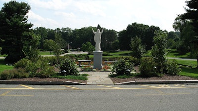 800px Assumption College Pond Maison