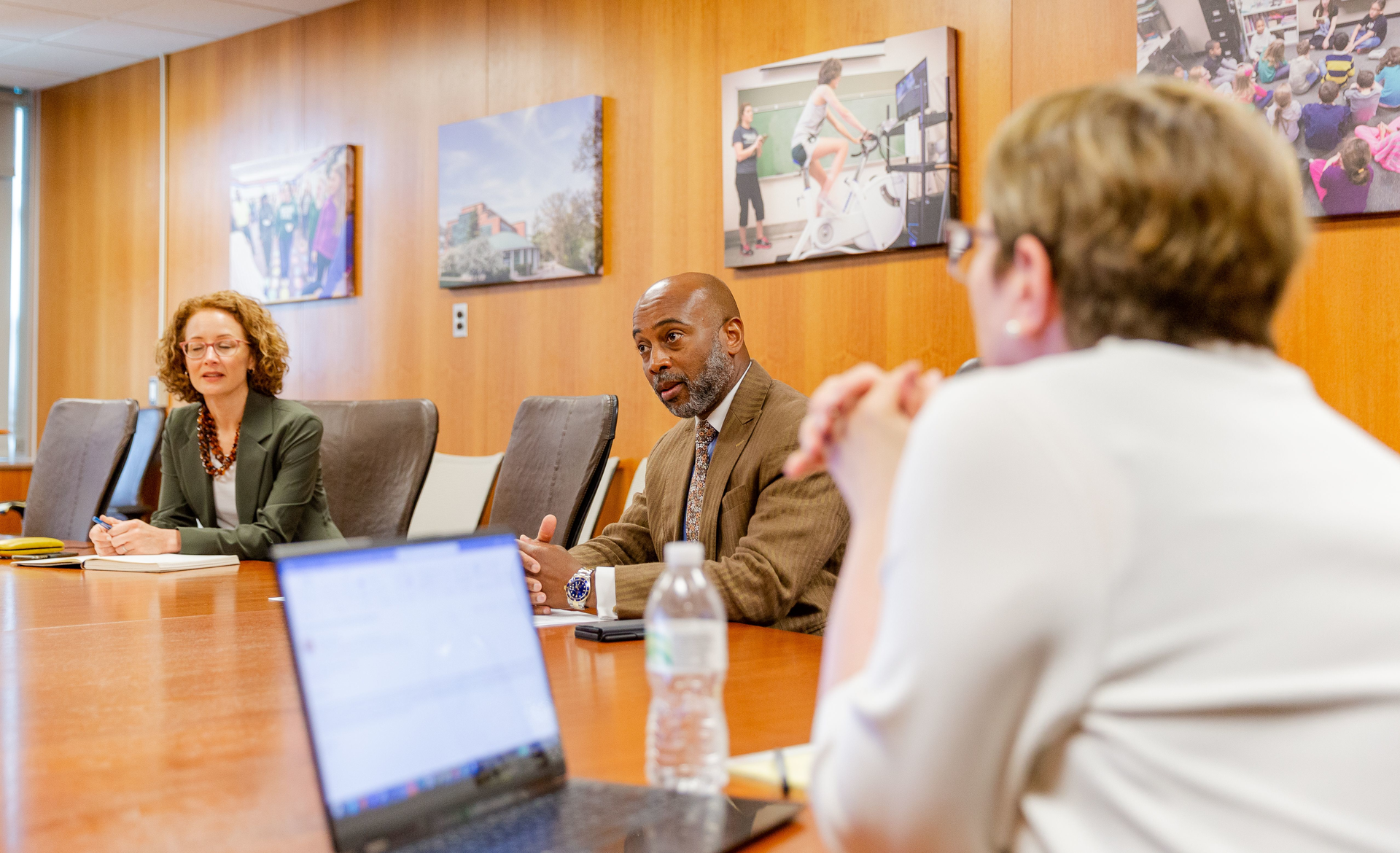 Dr. Jerlando F. L. Jackson meets with Kristine L. Bowman (left), Michigan State University&rsquo;s associate dean for academic and student affairs, and other leaders from the university&rsquo;s college of education.