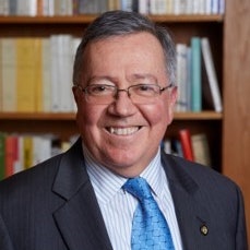 Dr.  Javier Cevallos