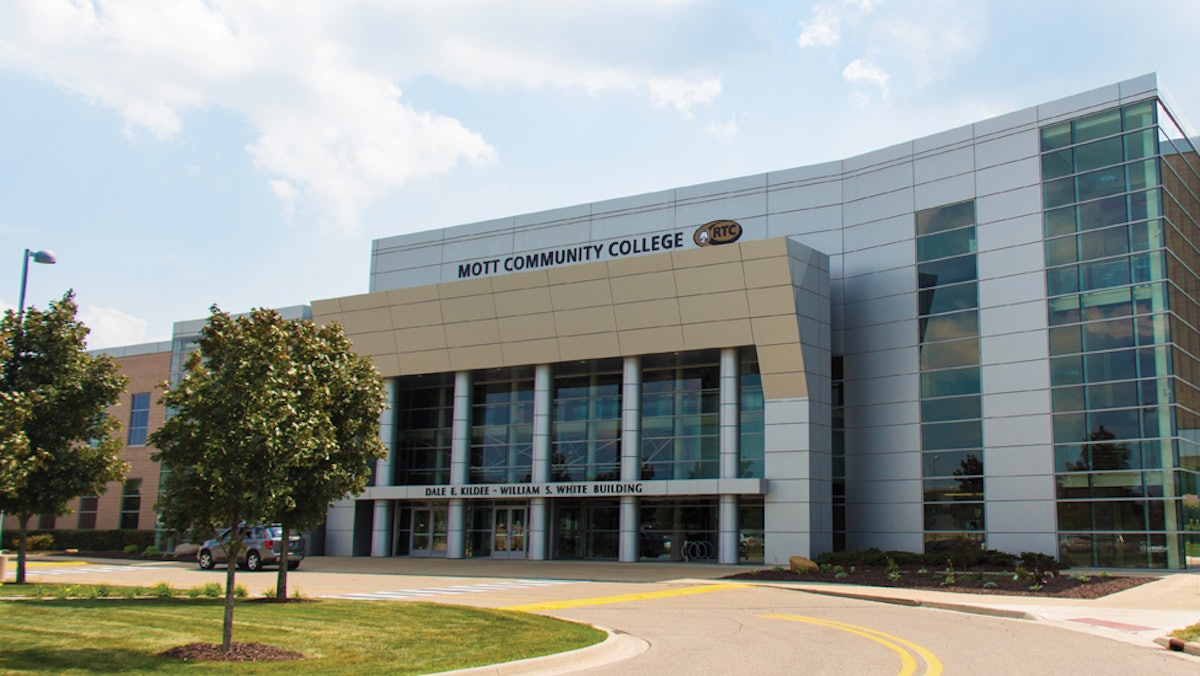 Mott Community College Reopens Student Service Garage to the Public