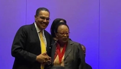 Dr. Freeman A. Hrabowski presents Dr. John Hope Franklin Award to Dr. Shirley Ann Jackson