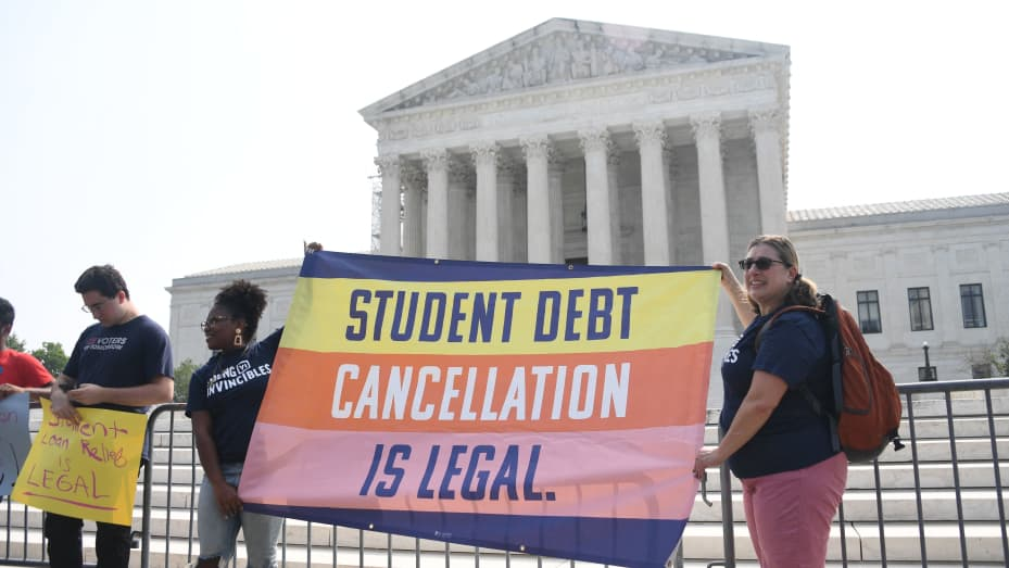 Supreme Court Rules Student Loan Forgiveness Unconstitutional | Diverse ...