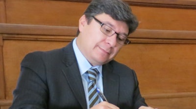 Dr. René Zenteno