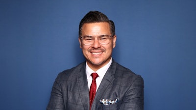 Dr. Roberto Montoya