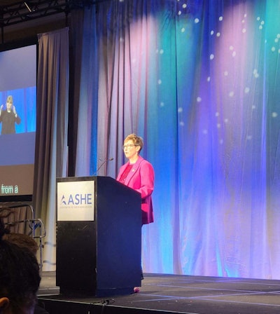 A presidente da ASHE, Dra. Jeni Hart, fez a palestra na conferência anual deste ano em Minneapolis.