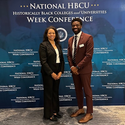 A Dra. Amanda Washington Lockett, parceira da TM2 com o Dr. Dakota Doman.