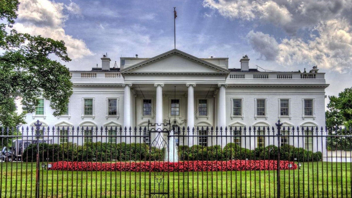 O juiz federalista bloqueia as ordens executivas anti-dei de Trump em decisão abrangente