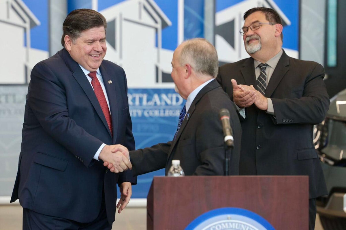 As faculdades comunitárias expandem as opções de quatro anos quando o Illinois se junta à tendência pátrio