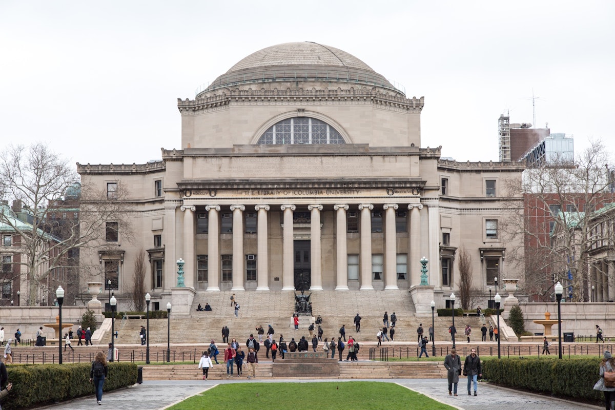 Columbia implementa novas políticas depois cortes federais de financiamento