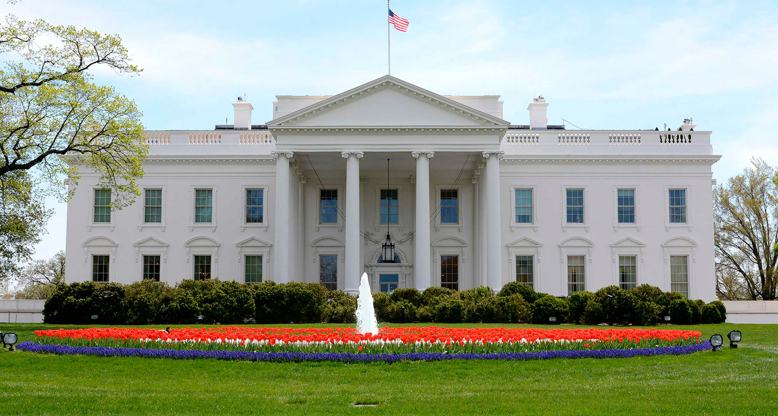 The White House North Lawn Plus Fountain And Flowers Credit Stephen Melkisethian Flickr User Stephenmelkisethian