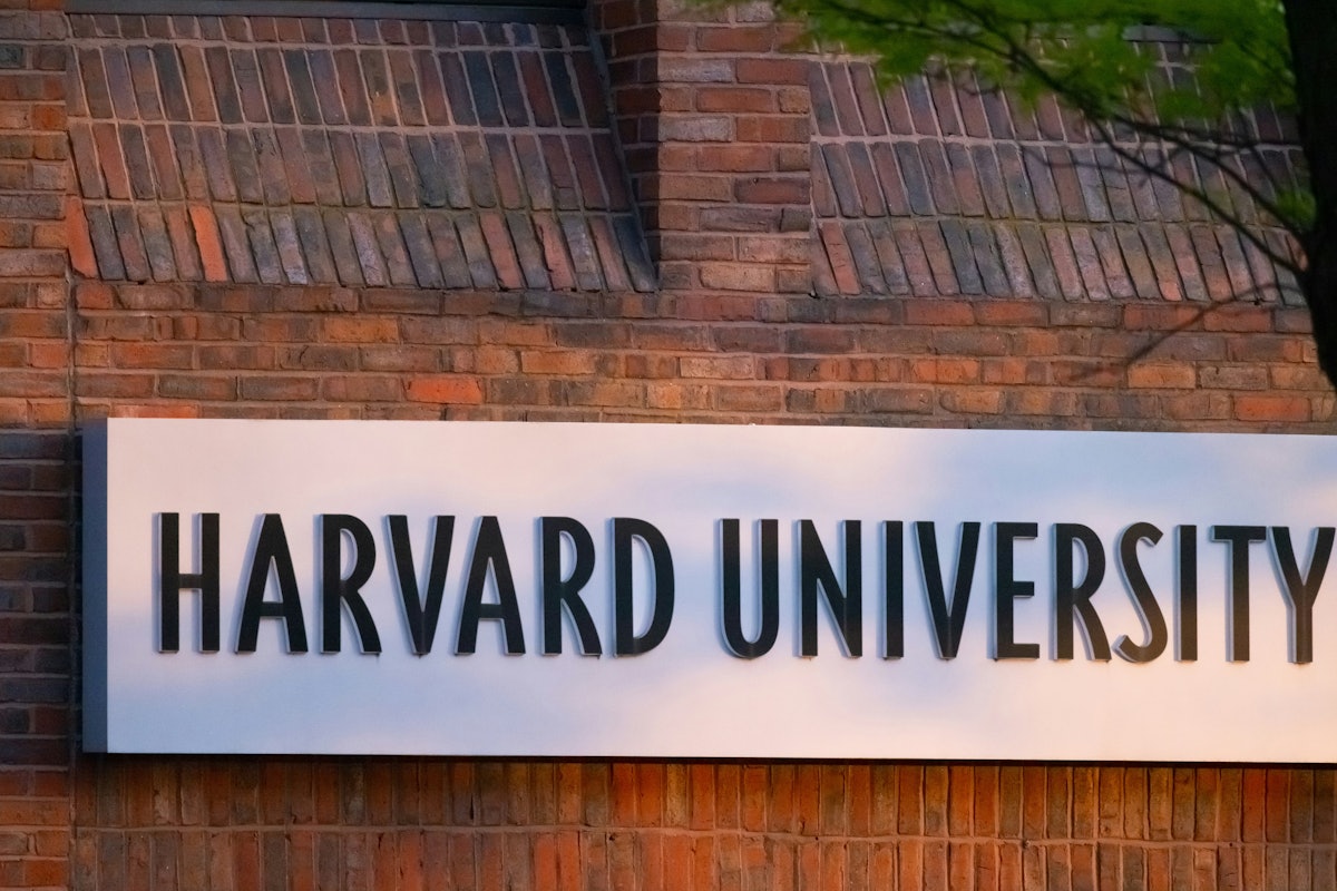 A Harvard Medical School enfrenta a reação sobre a última renomeação do Dei Office